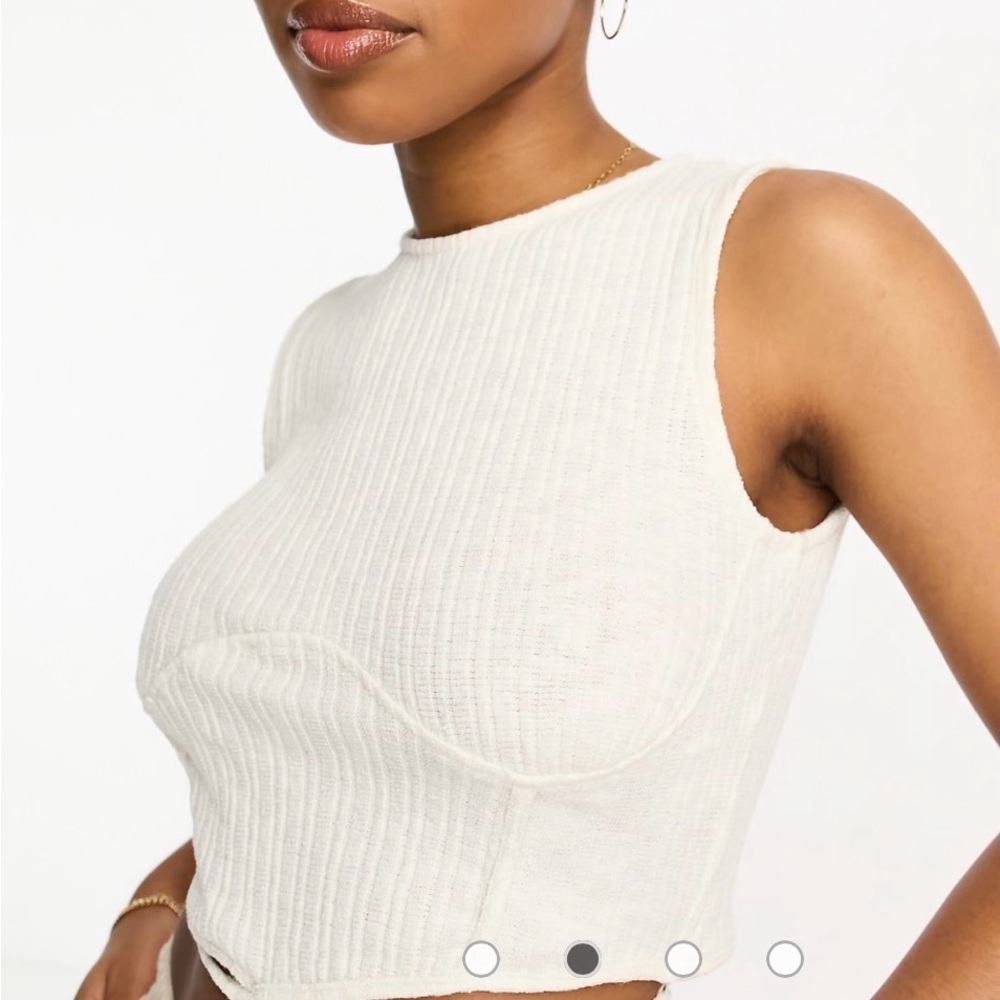 Vero Moda Cream Crop Top - Picture 5 of 7